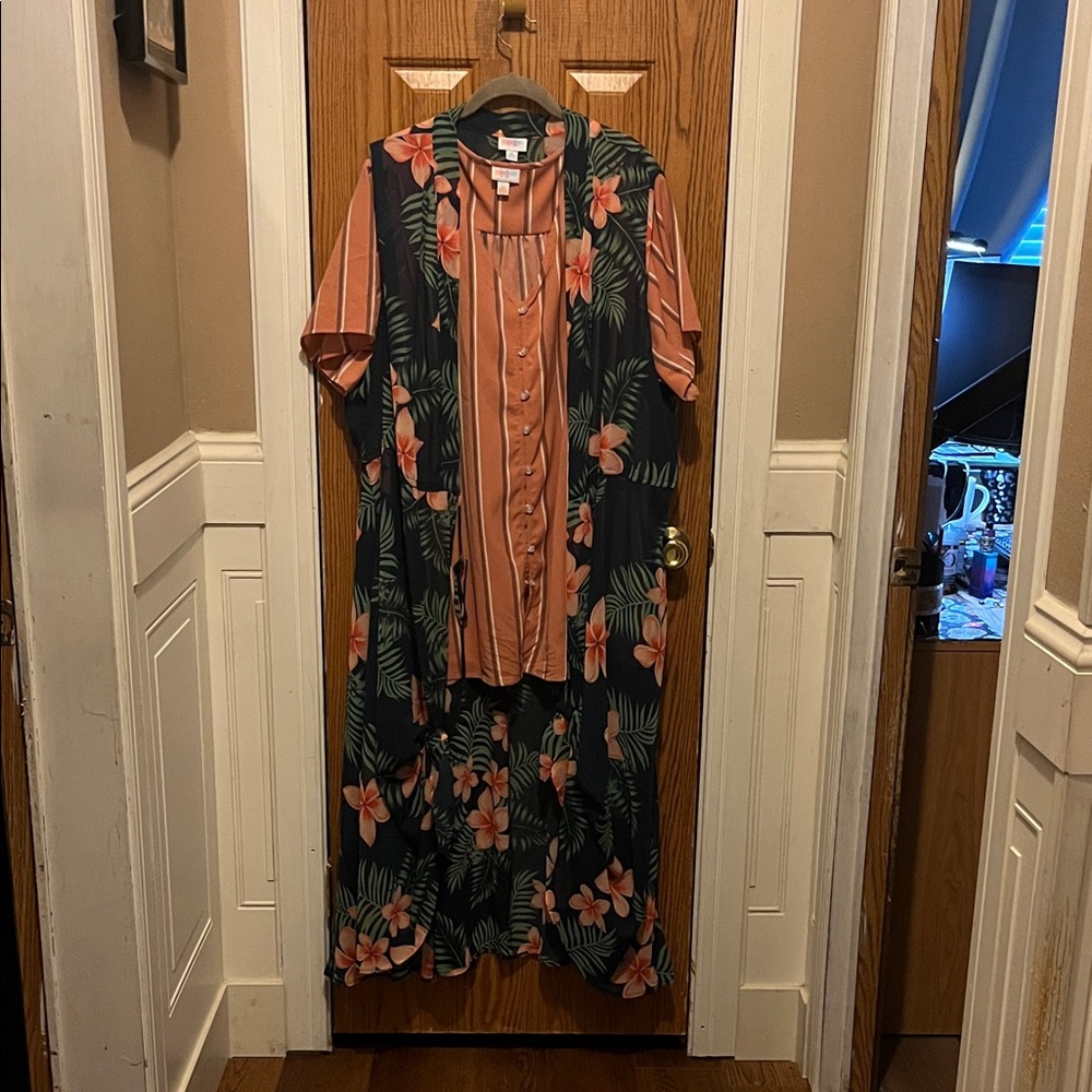 LuLaRoe Coral and navy  Floral duster / cover up w/ matching peach coral blouse